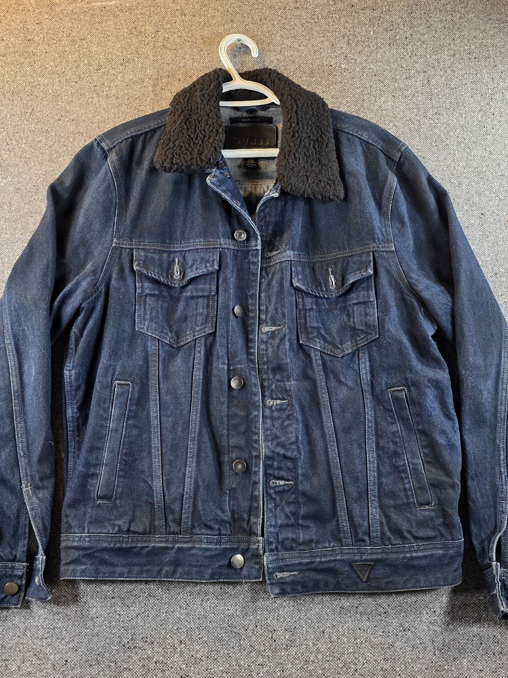 GUESS Dillon Men’s Large Blue Denim Trucker Jacket Sherpa Collar Distressed